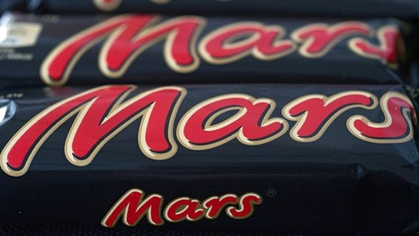 Čokoládová tyčinka Mars je pojmenována podle zakladatele společnosti Franklina Marse. Planeta Mars se jí však ve své době postarala o nebývalou reklamu.